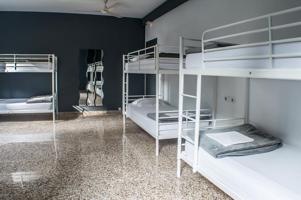 Quart Youth Hostel & Apartments Valensiya Oda fotoğraf
